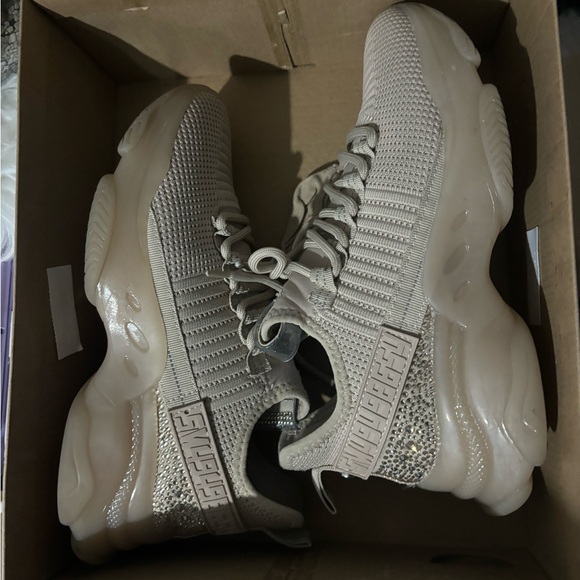Glam Steve Madden Sneakers - Picture 4 of 5